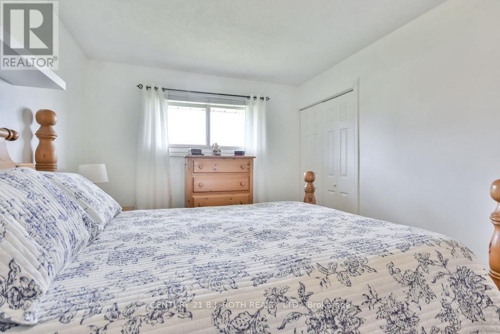 1452 County Rd 92 Road, Springwater, Ontario  L0L 1P0 - Photo 17 - S12380537