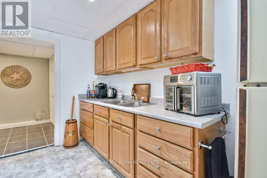 1452 County Rd 92 Road, Springwater, Ontario  L0L 1P0 - Photo 31 - S12380537