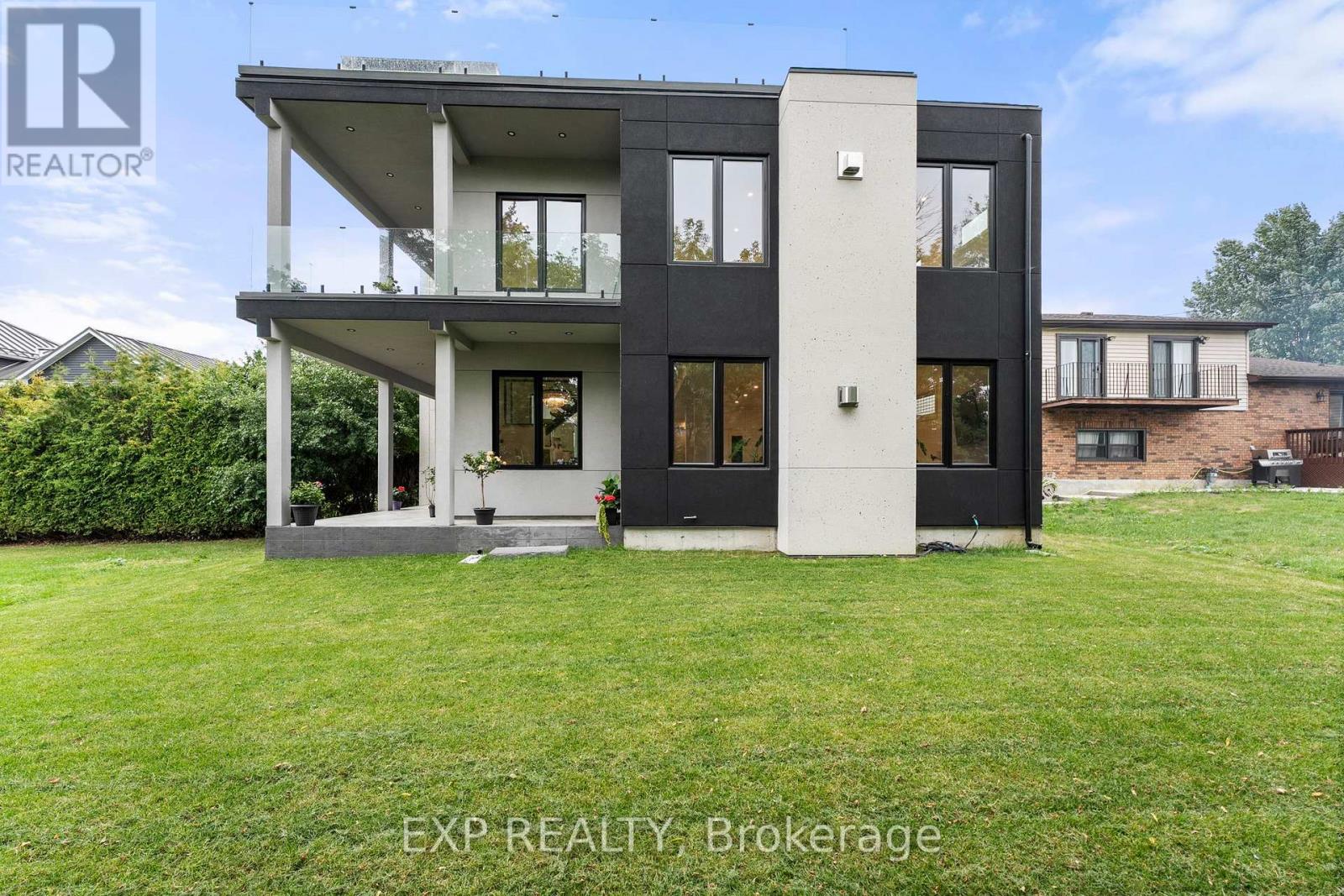 838 Elmwood Street, Georgina, Ontario  L4P 3E9 - Photo 5 - N12377889
