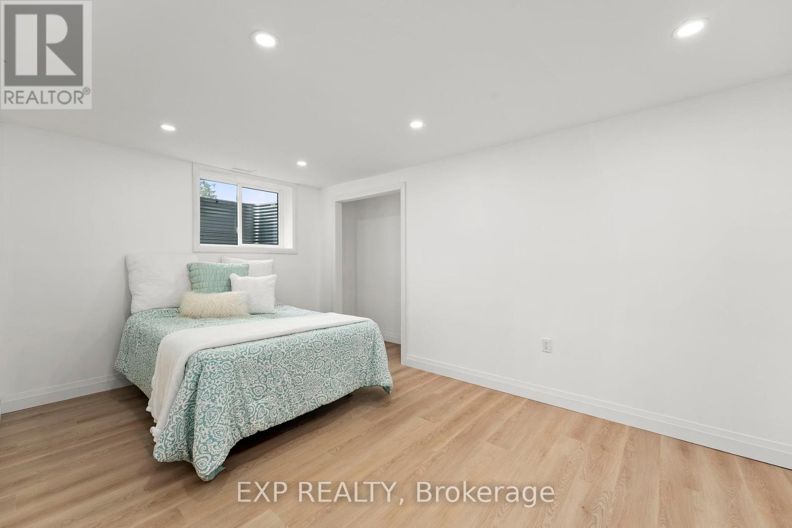 838 Elmwood Street, Georgina, Ontario  L4P 3E9 - Photo 45 - N12377889