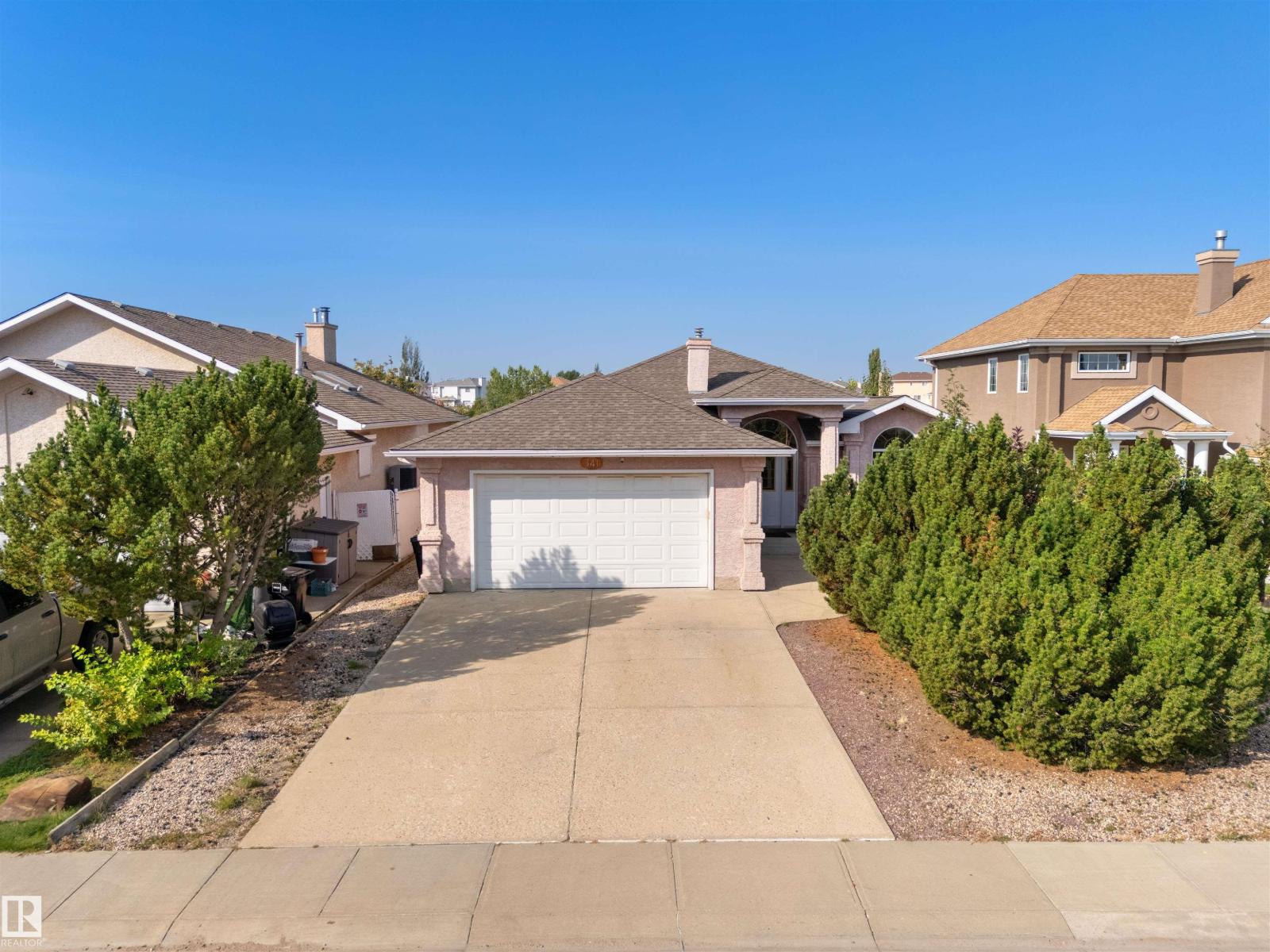 341 Hollick-Kenyon Rd Nw, Edmonton, Alberta  T5Y 2T6 - Photo 2 - E4455566
