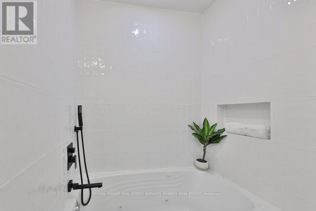 48 - 1130 Cawthra Road, Mississauga, Ontario  L5G 4V7 - Photo 22 - W12380337