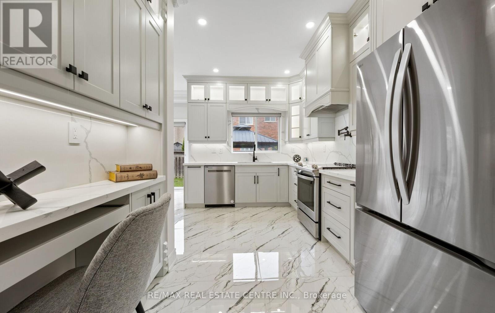 50 Amboise Crescent, Brampton, Ontario  L7A 3H2 - Photo 21 - W12380374