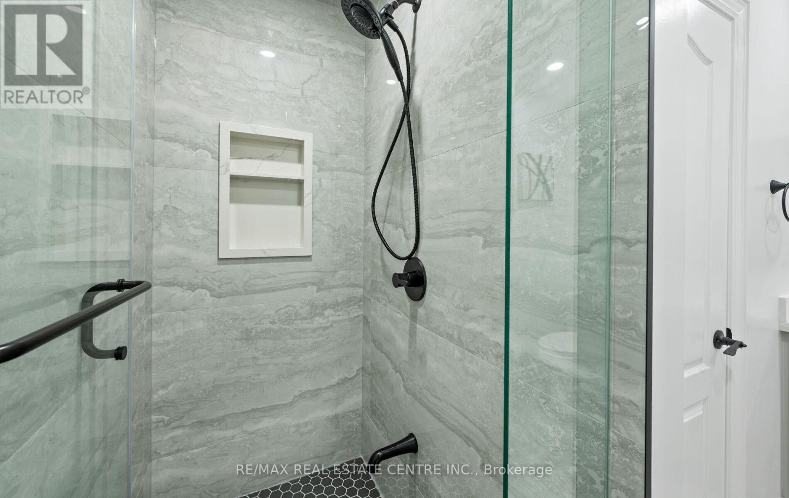 50 Amboise Crescent, Brampton, Ontario  L7A 3H2 - Photo 30 - W12380374