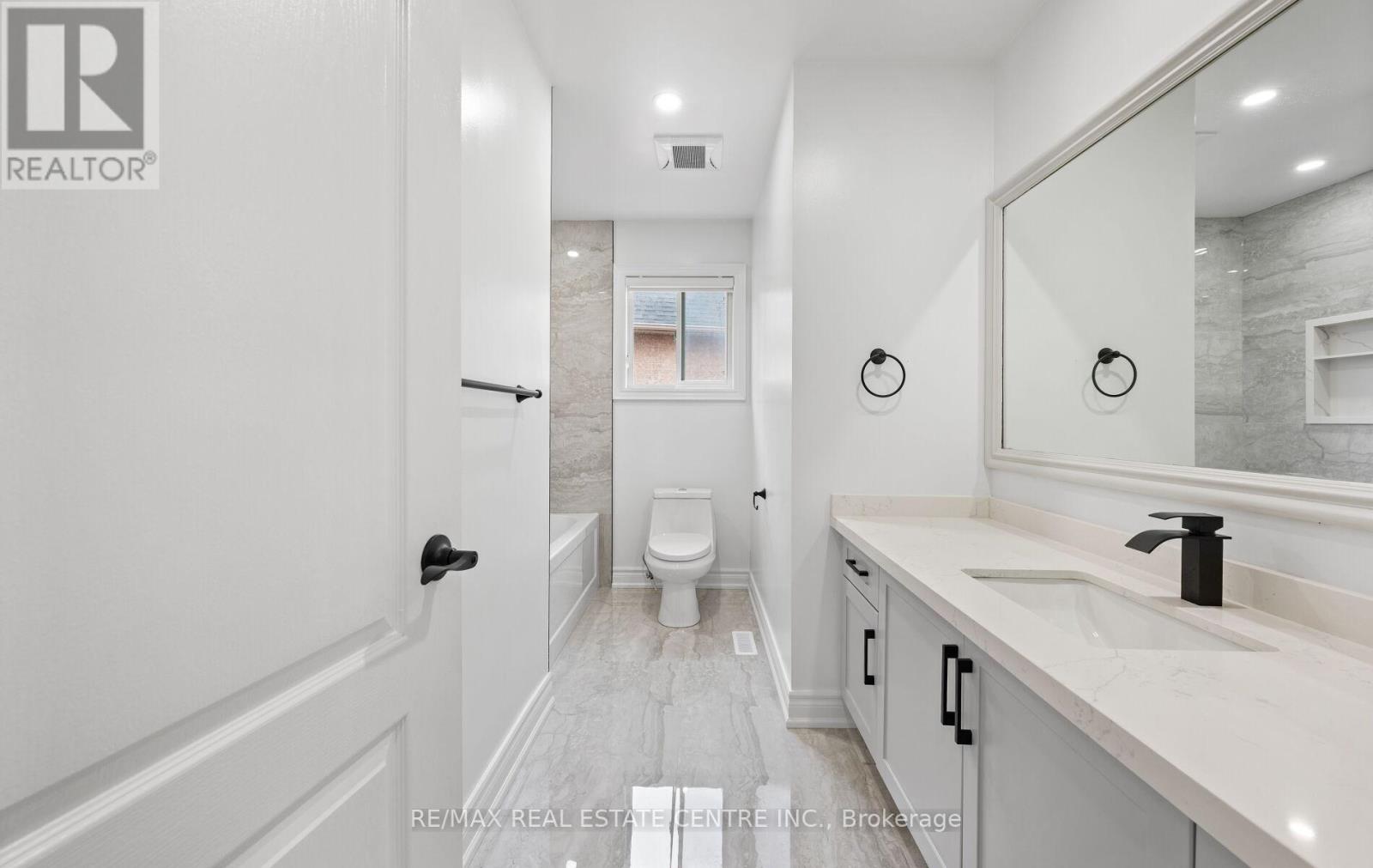 50 Amboise Crescent, Brampton, Ontario  L7A 3H2 - Photo 34 - W12380374
