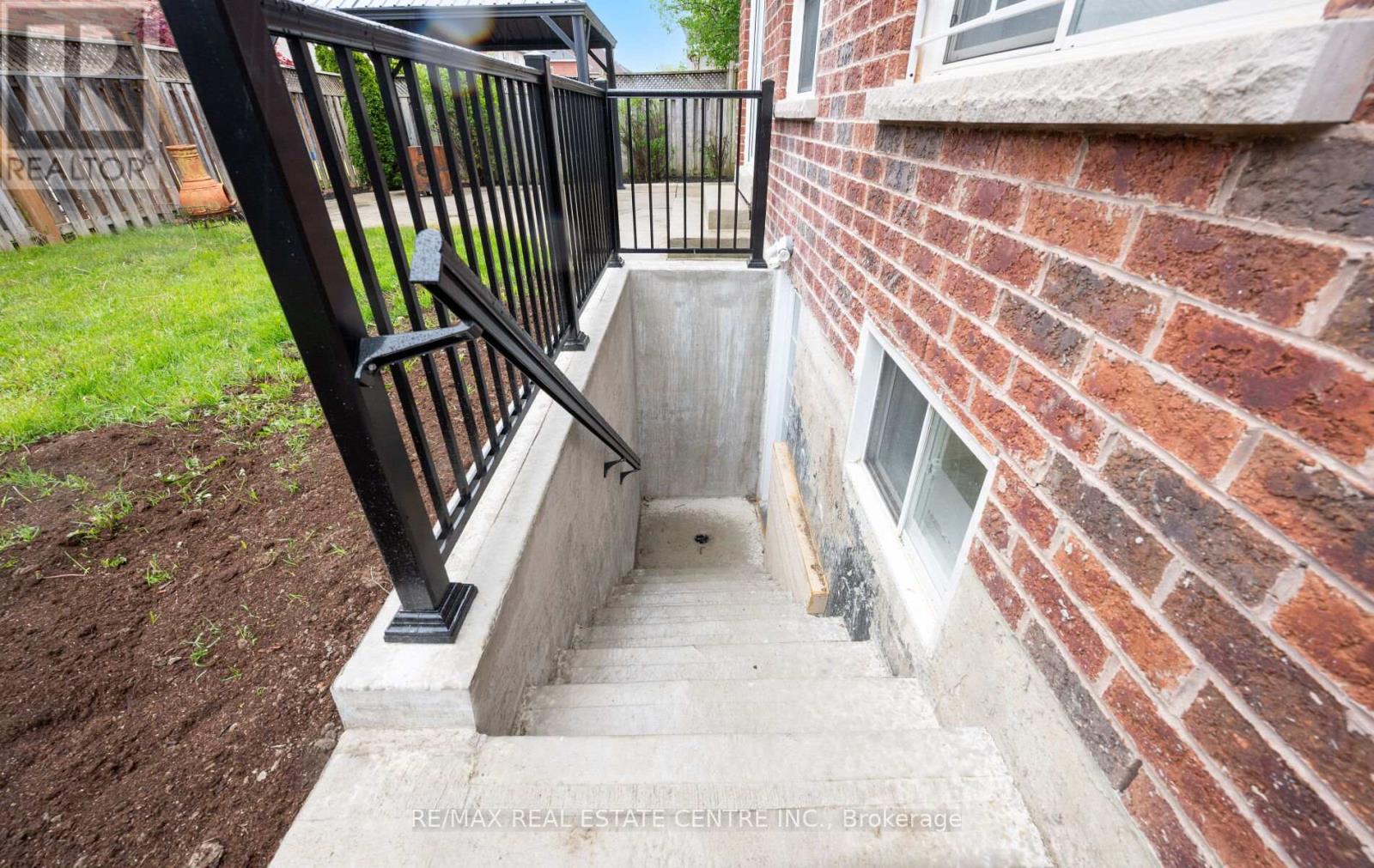 50 Amboise Crescent, Brampton, Ontario  L7A 3H2 - Photo 43 - W12380374