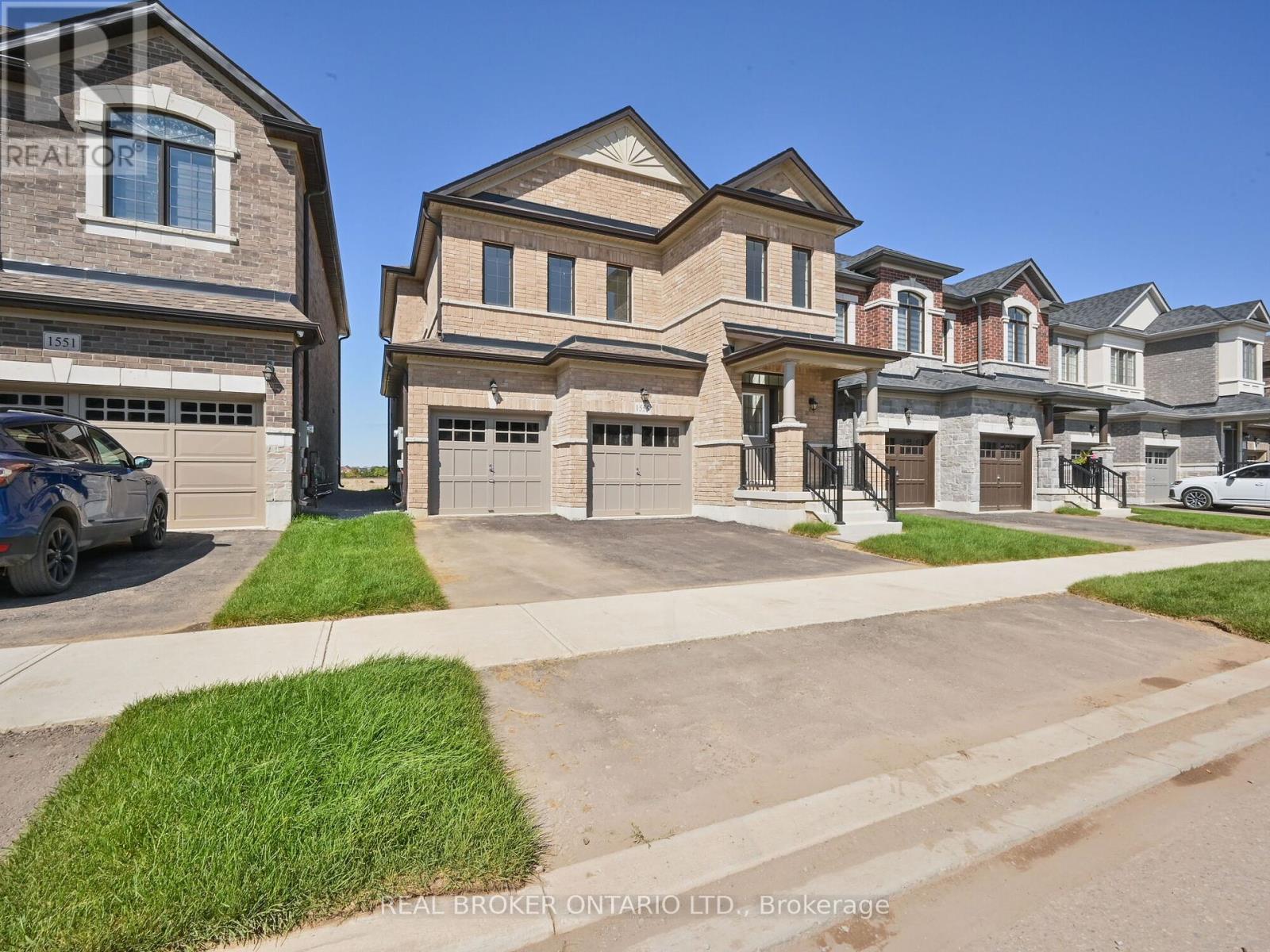 1555 Severn Drive, Milton, Ontario  L9E 1X9 - Photo 2 - W12380421