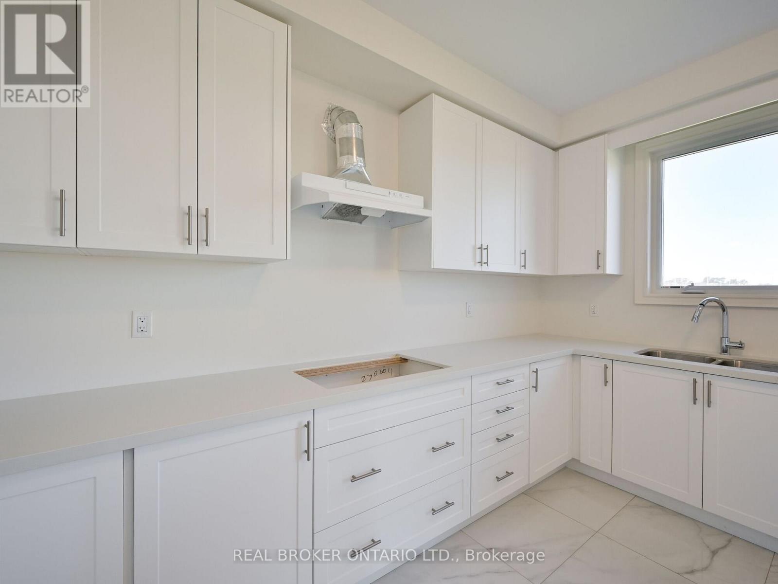 1555 Severn Drive, Milton, Ontario  L9E 1X9 - Photo 19 - W12380425
