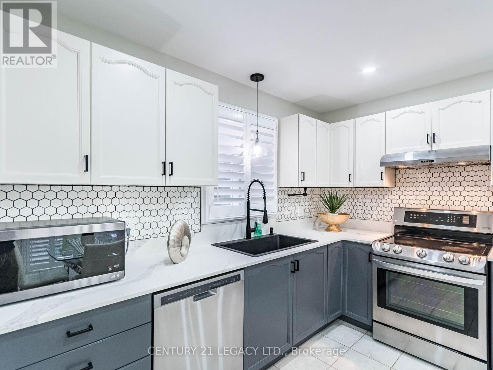 4110 Forest Run Avenue, Burlington, Ontario  L7M 4L7 - Photo 14 - W12380426
