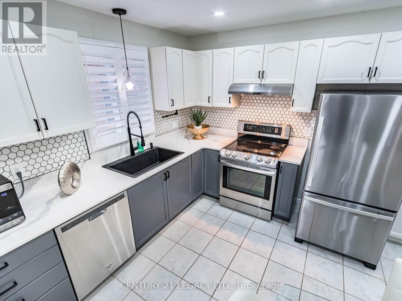 4110 Forest Run Avenue, Burlington, Ontario  L7M 4L7 - Photo 16 - W12380426