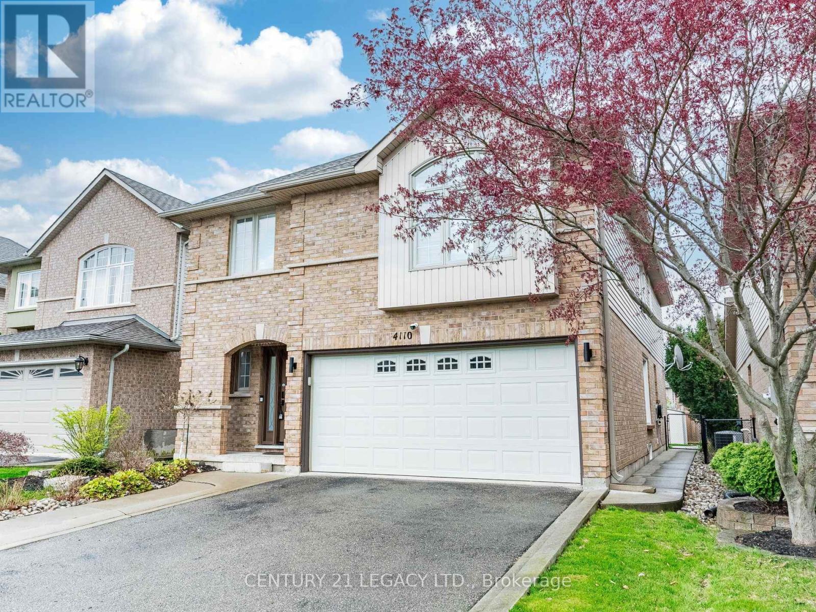 4110 Forest Run Avenue, Burlington, Ontario  L7M 4L7 - Photo 2 - W12380426