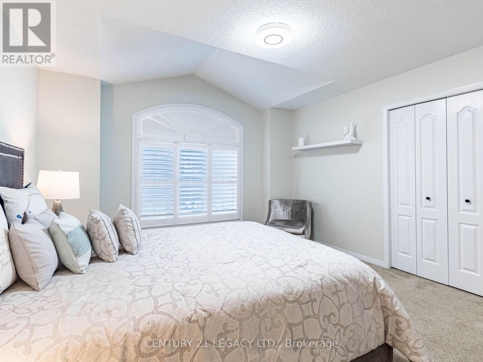 4110 Forest Run Avenue, Burlington, Ontario  L7M 4L7 - Photo 35 - W12380426