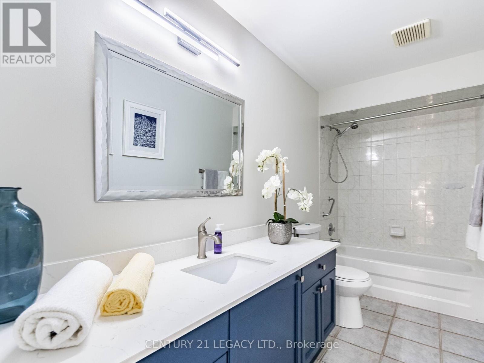 4110 Forest Run Avenue, Burlington, Ontario  L7M 4L7 - Photo 37 - W12380426