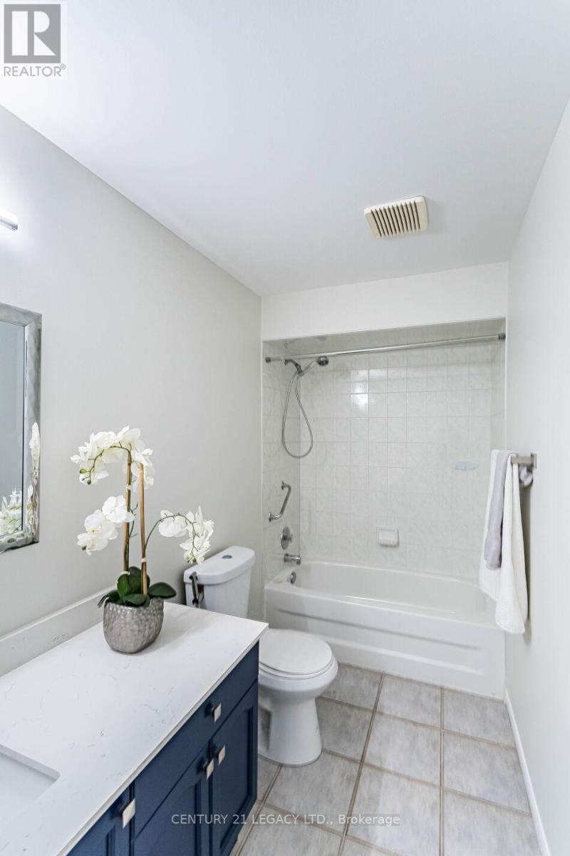 4110 Forest Run Avenue, Burlington, Ontario  L7M 4L7 - Photo 39 - W12380426