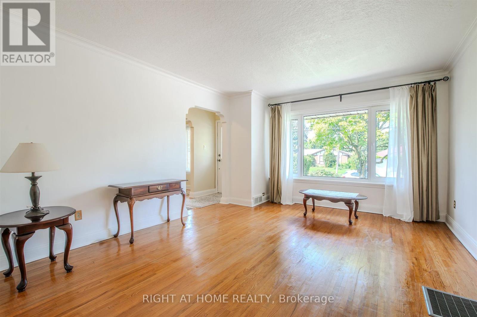 309 Rathburn Road, Toronto (Islington-City Centre West), Ontario  M9B 2L7 - Photo 10 - W12380429