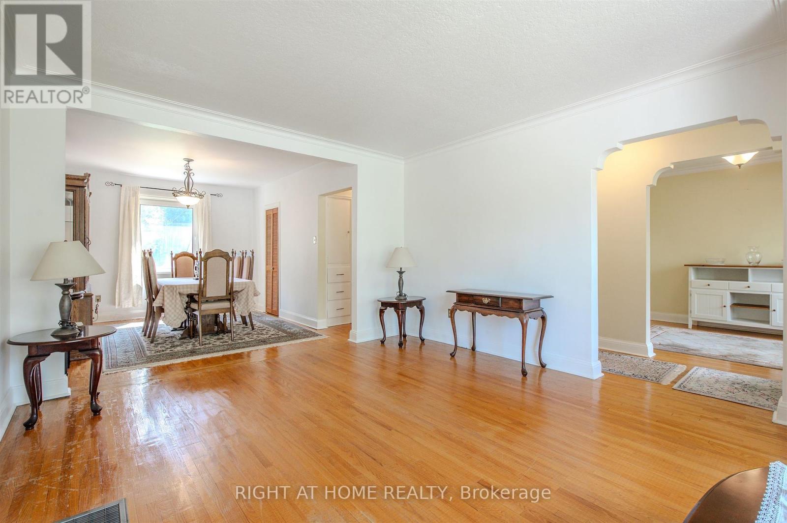 309 Rathburn Road, Toronto (Islington-City Centre West), Ontario  M9B 2L7 - Photo 11 - W12380429