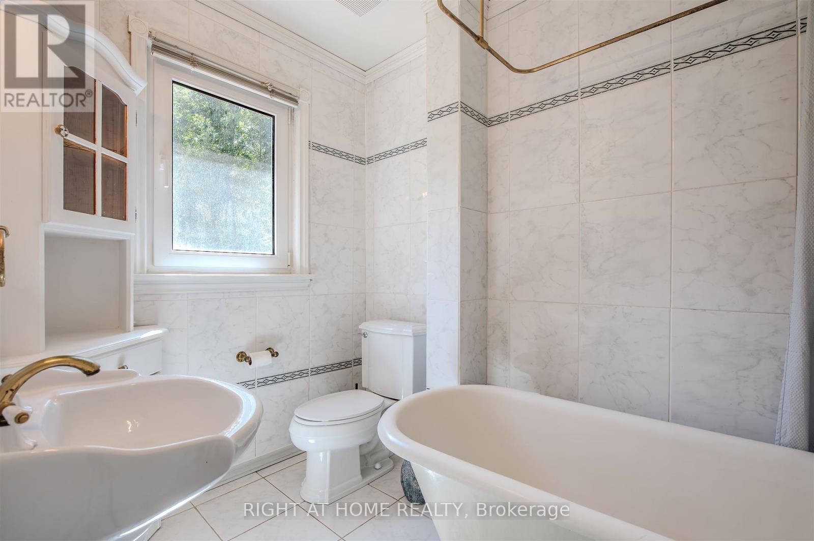 309 Rathburn Road, Toronto (Islington-City Centre West), Ontario  M9B 2L7 - Photo 15 - W12380429