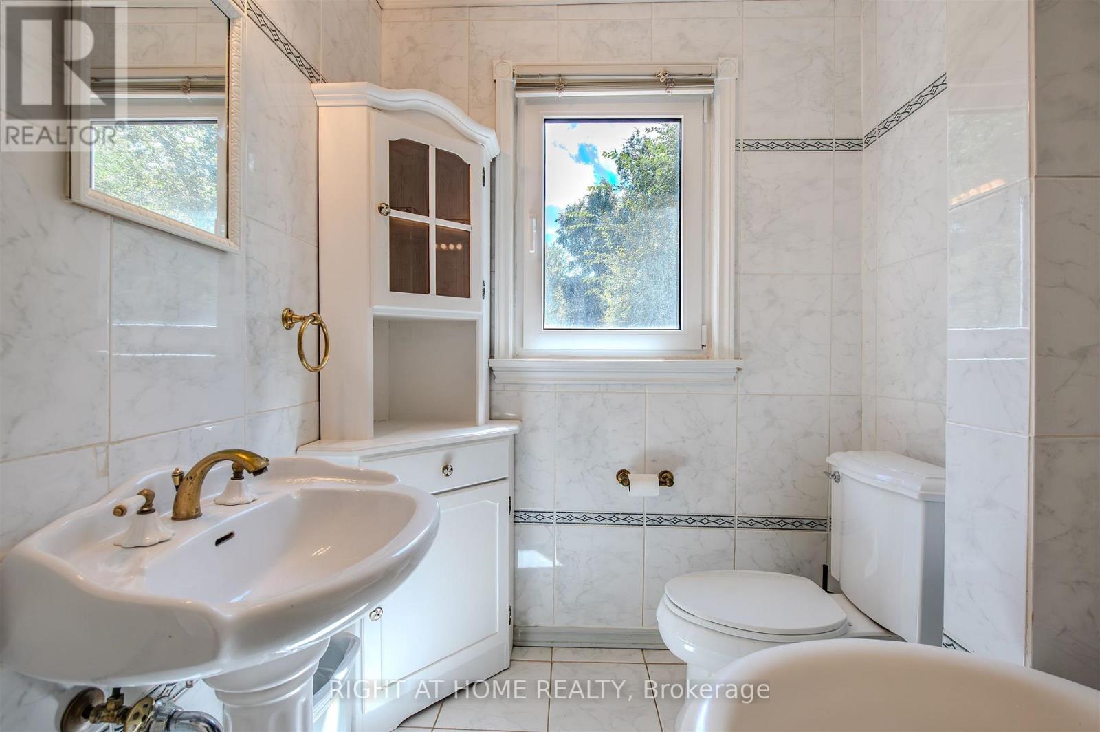 309 Rathburn Road, Toronto (Islington-City Centre West), Ontario  M9B 2L7 - Photo 16 - W12380429