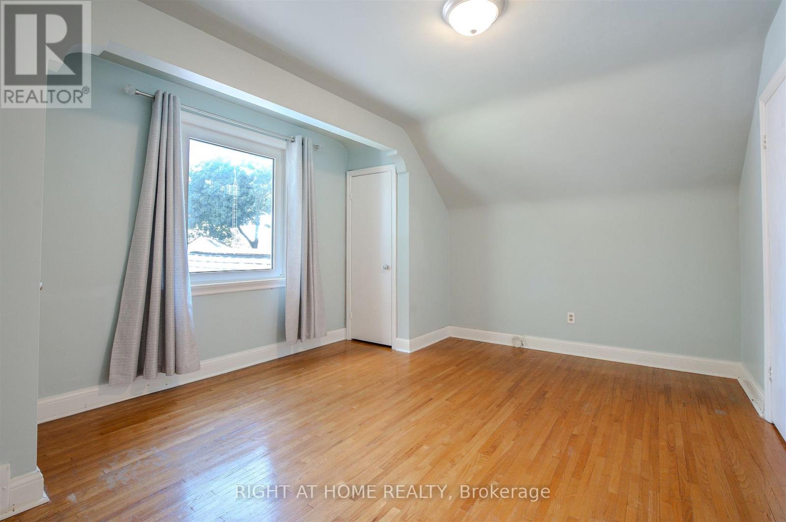 309 Rathburn Road, Toronto (Islington-City Centre West), Ontario  M9B 2L7 - Photo 18 - W12380429