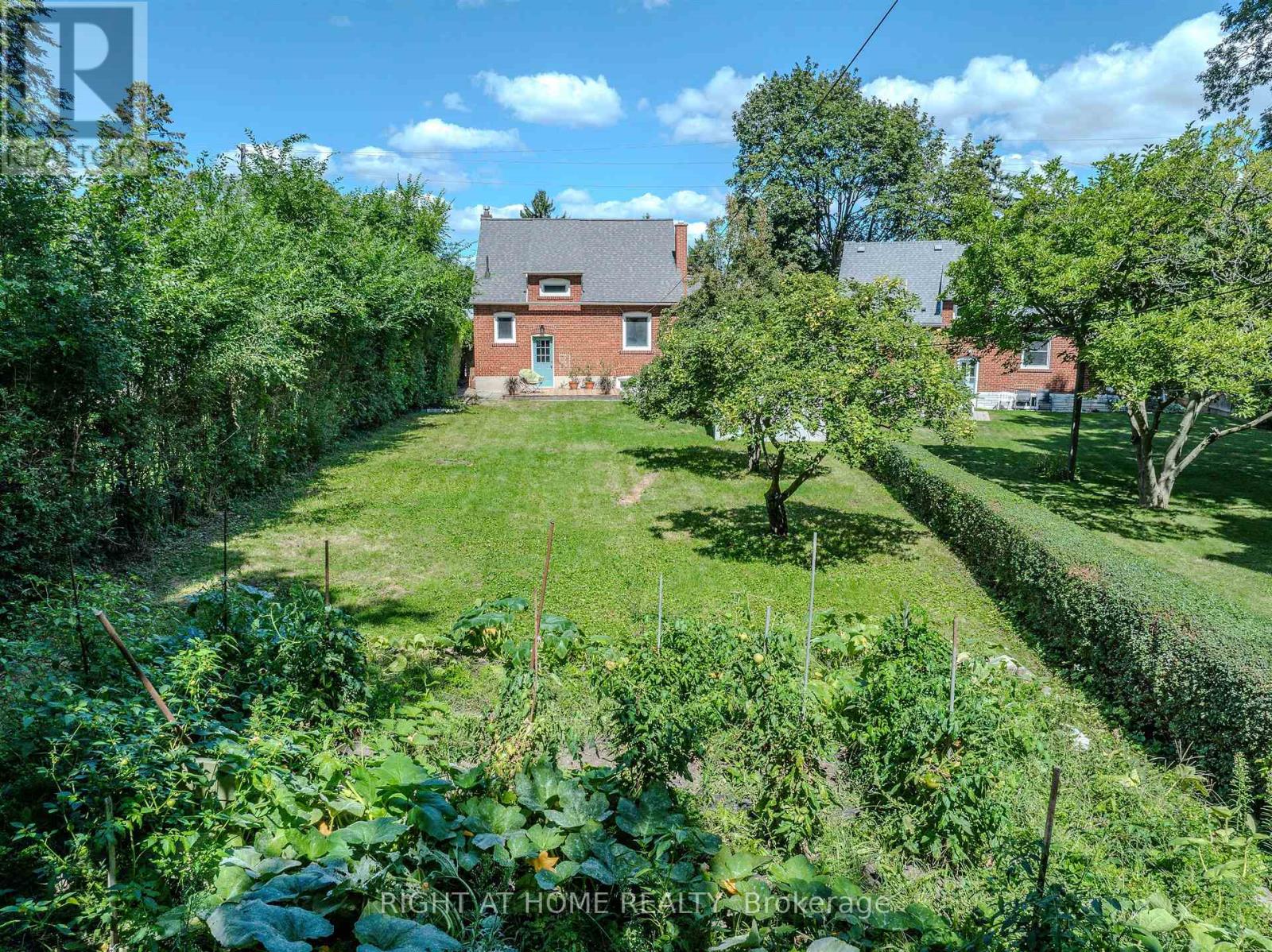 309 Rathburn Road, Toronto (Islington-City Centre West), Ontario  M9B 2L7 - Photo 33 - W12380429