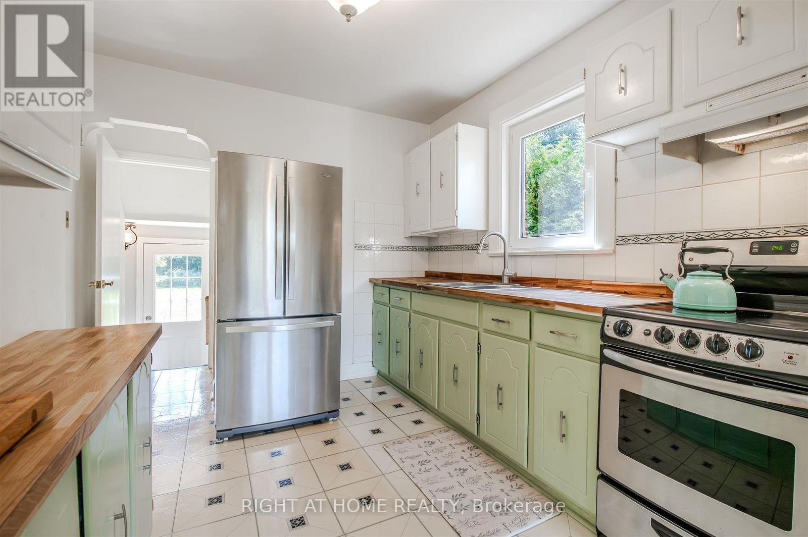 309 Rathburn Road, Toronto (Islington-City Centre West), Ontario  M9B 2L7 - Photo 7 - W12380429