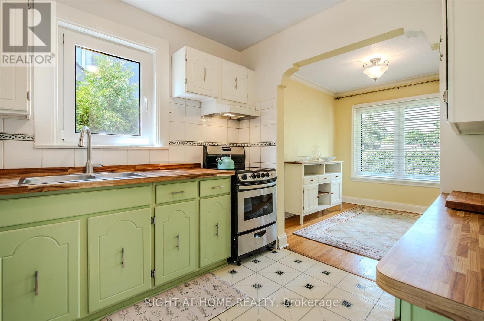 309 Rathburn Road, Toronto (Islington-City Centre West), Ontario  M9B 2L7 - Photo 8 - W12380429