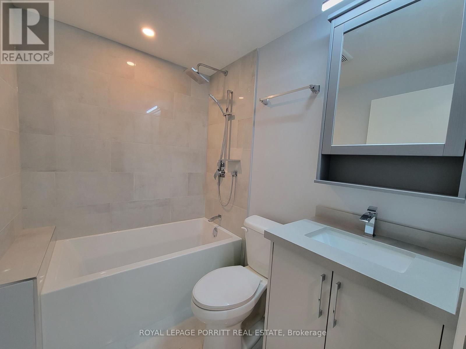 Lower - 15 Elton Crescent, Toronto, Ontario  M8W 2X9 - Photo 14 - W12380439