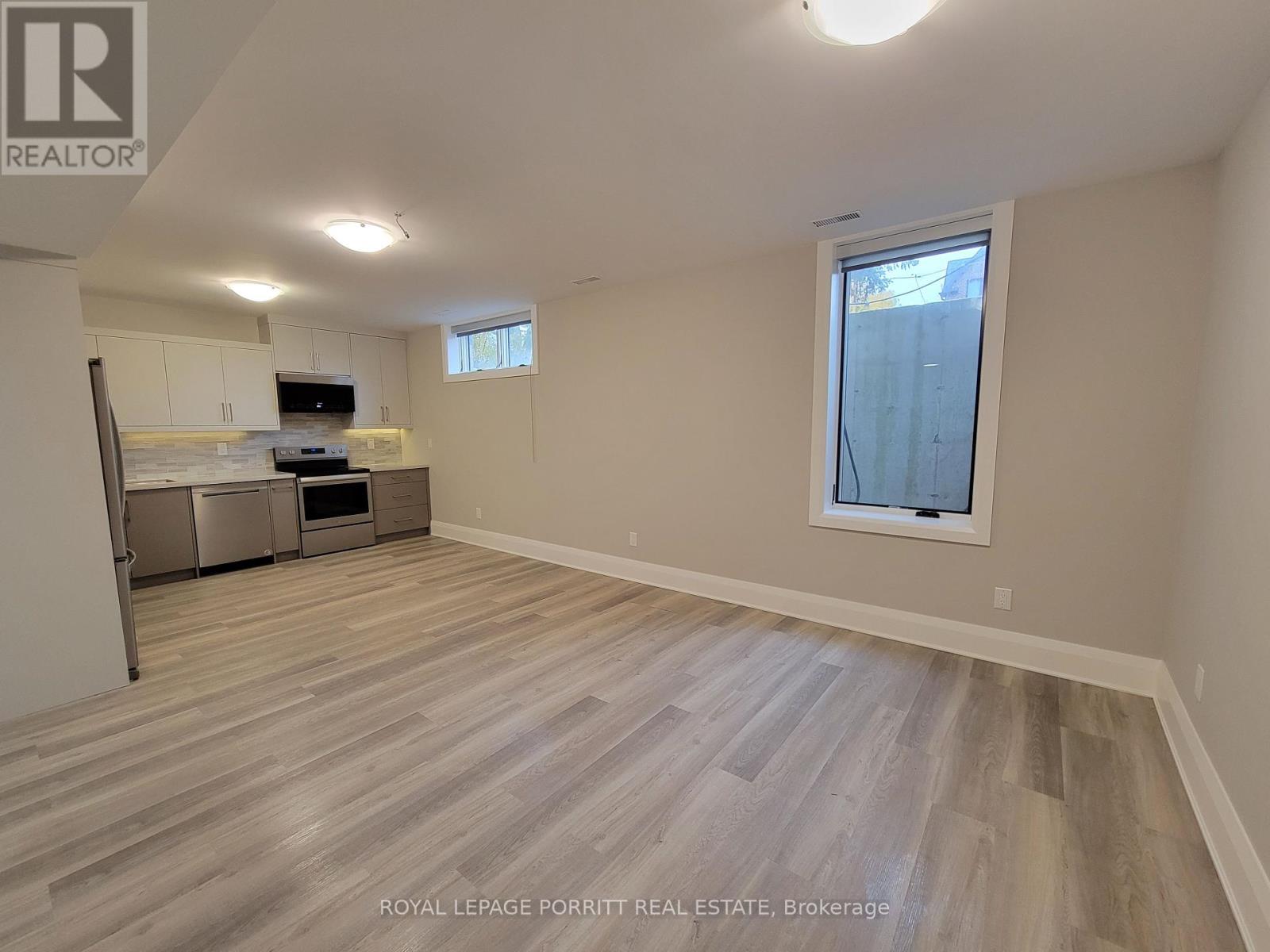 Lower - 15 Elton Crescent, Toronto, Ontario  M8W 2X9 - Photo 3 - W12380439