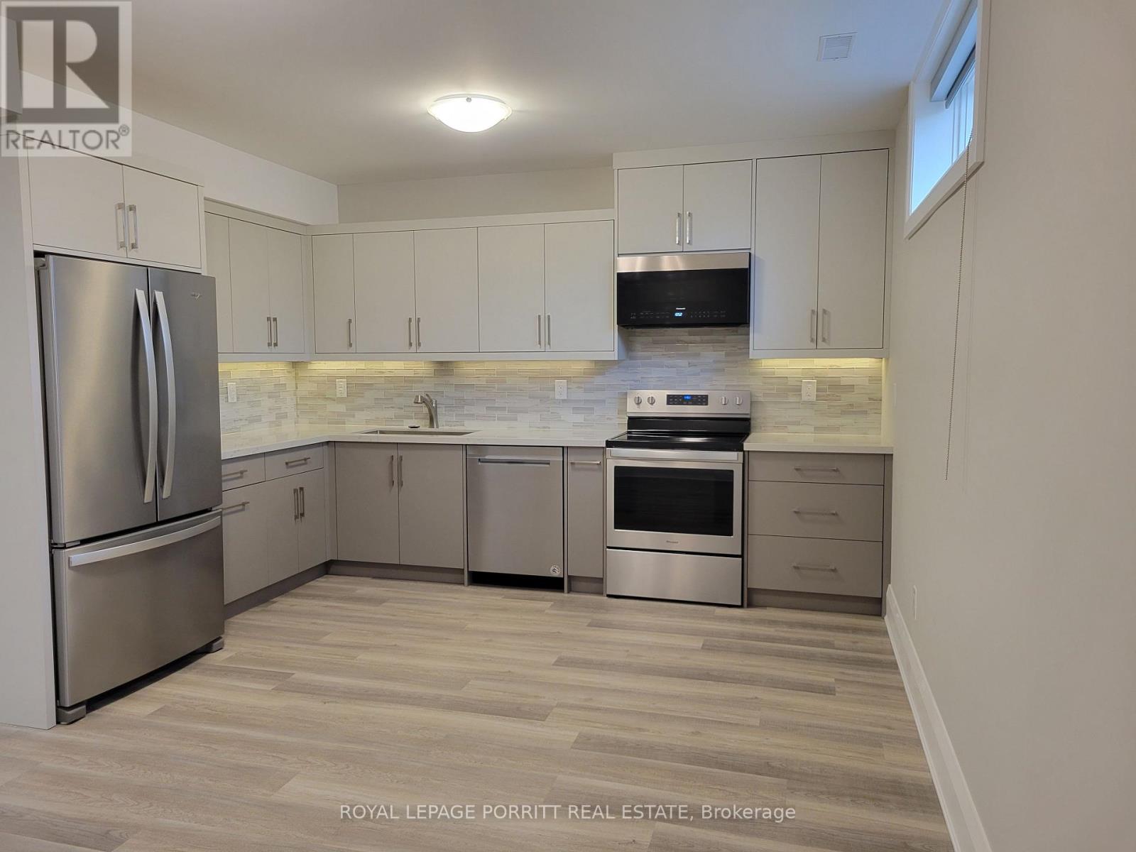 Lower - 15 Elton Crescent, Toronto, Ontario  M8W 2X9 - Photo 4 - W12380439