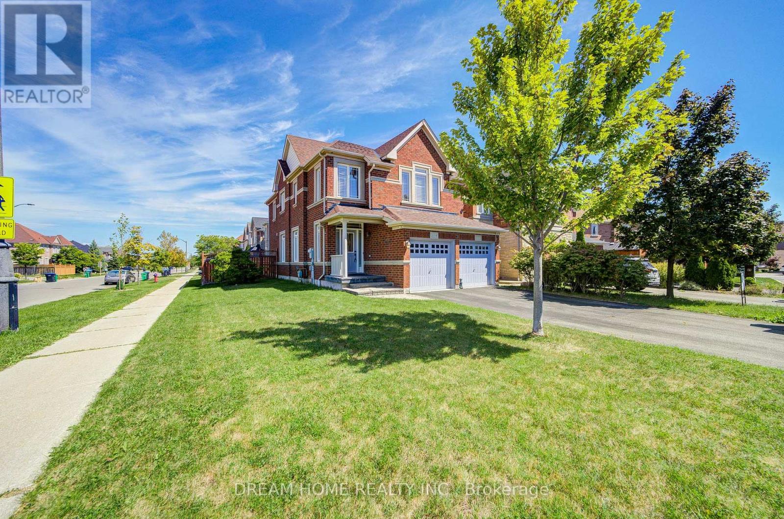 3519 Trilogy Trail, Mississauga, Ontario  L5M 7Y1 - Photo 2 - W12380468