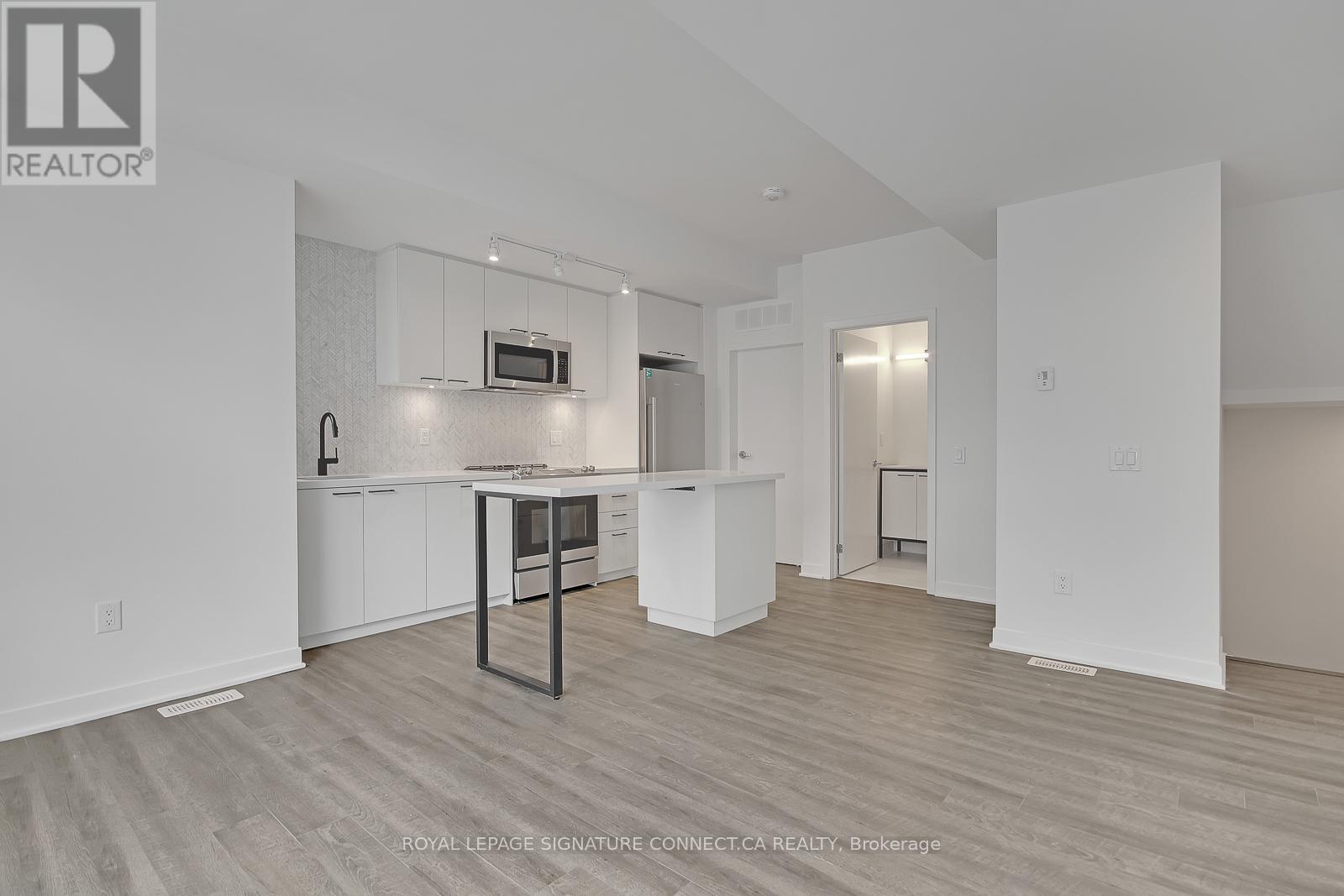 20 - 20 Ed Clark Gardens, Toronto, Ontario  M6N 0B5 - Photo 4 - W12380476