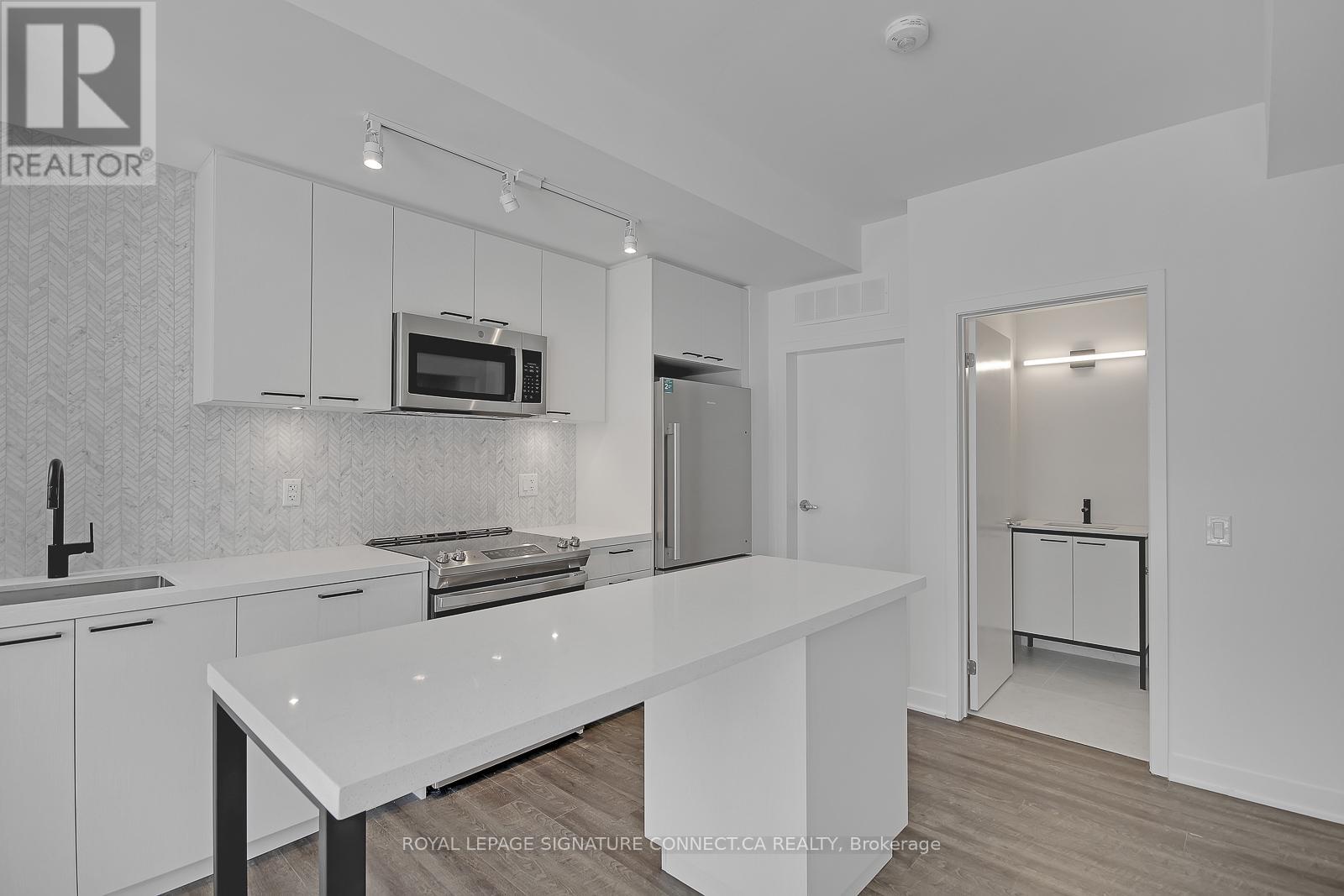 20 - 20 Ed Clark Gardens, Toronto, Ontario  M6N 0B5 - Photo 9 - W12380476