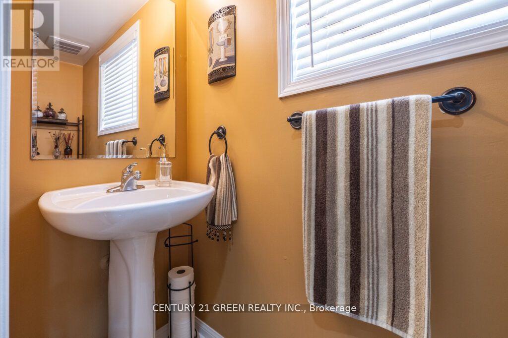 1107 Barr Crescent, Milton, Ontario  L9T 6Y3 - Photo 14 - W12380479