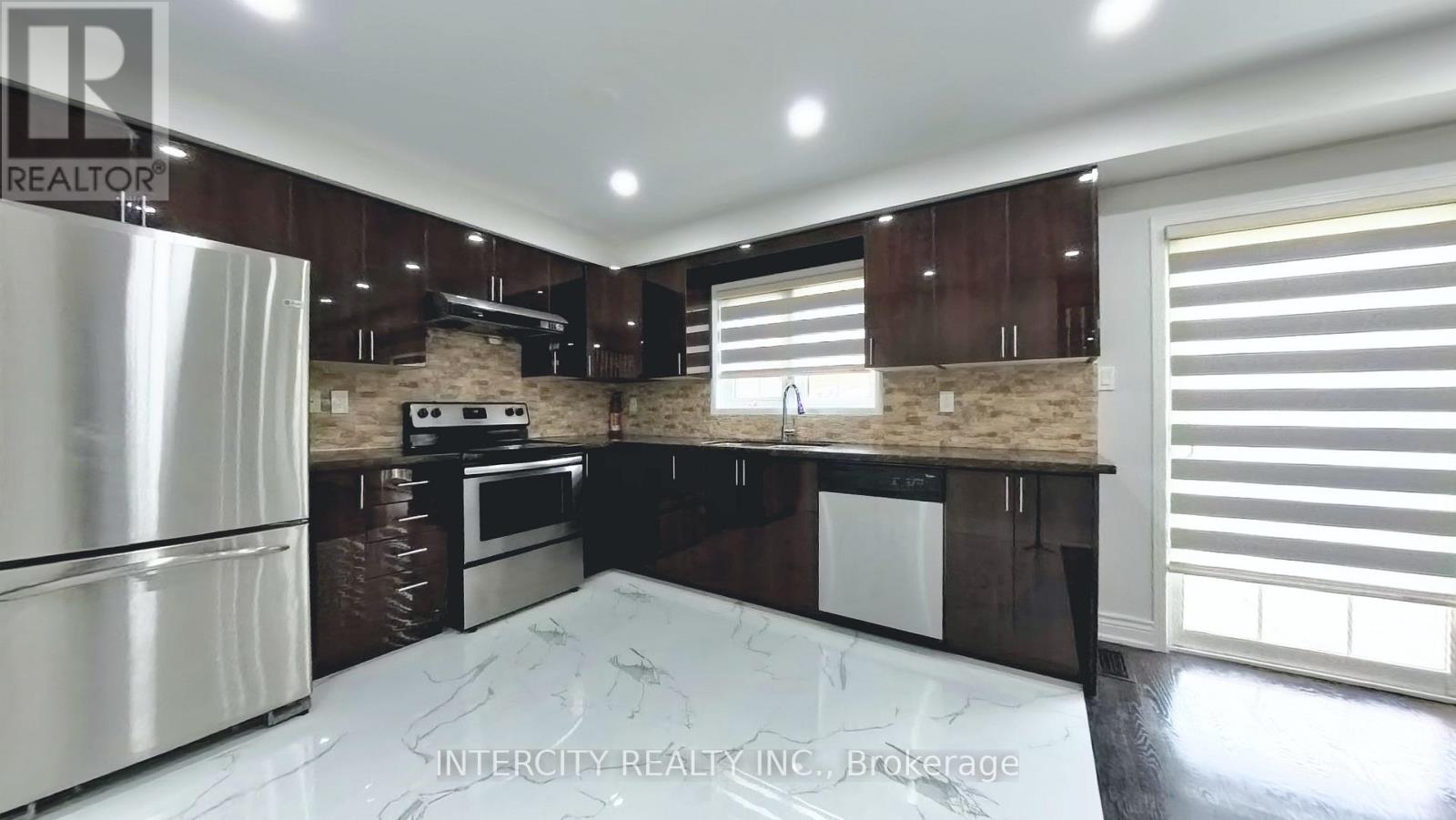 16 Sestina Court, Brampton, Ontario  L6P 1R9 - Photo 8 - W12380484