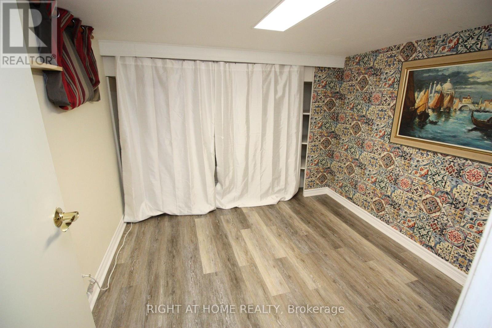 479 Rimilton Avenue, Toronto, Ontario  M8W 2H2 - Photo 12 - W12380498