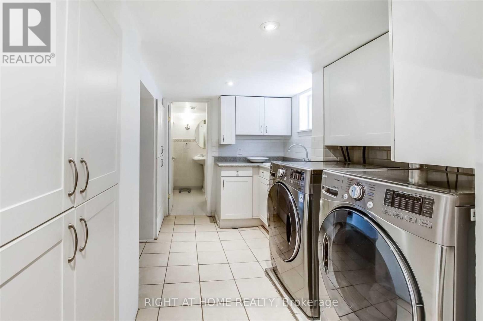 479 Rimilton Avenue, Toronto, Ontario  M8W 2H2 - Photo 13 - W12380498