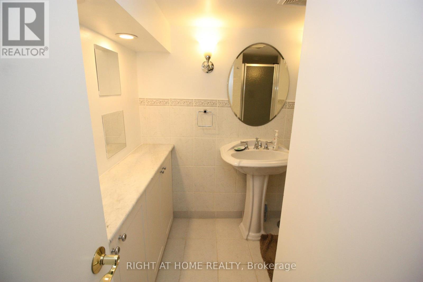 479 Rimilton Avenue, Toronto, Ontario  M8W 2H2 - Photo 14 - W12380498