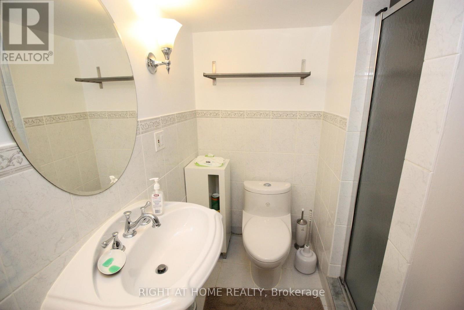 479 Rimilton Avenue, Toronto, Ontario  M8W 2H2 - Photo 15 - W12380498