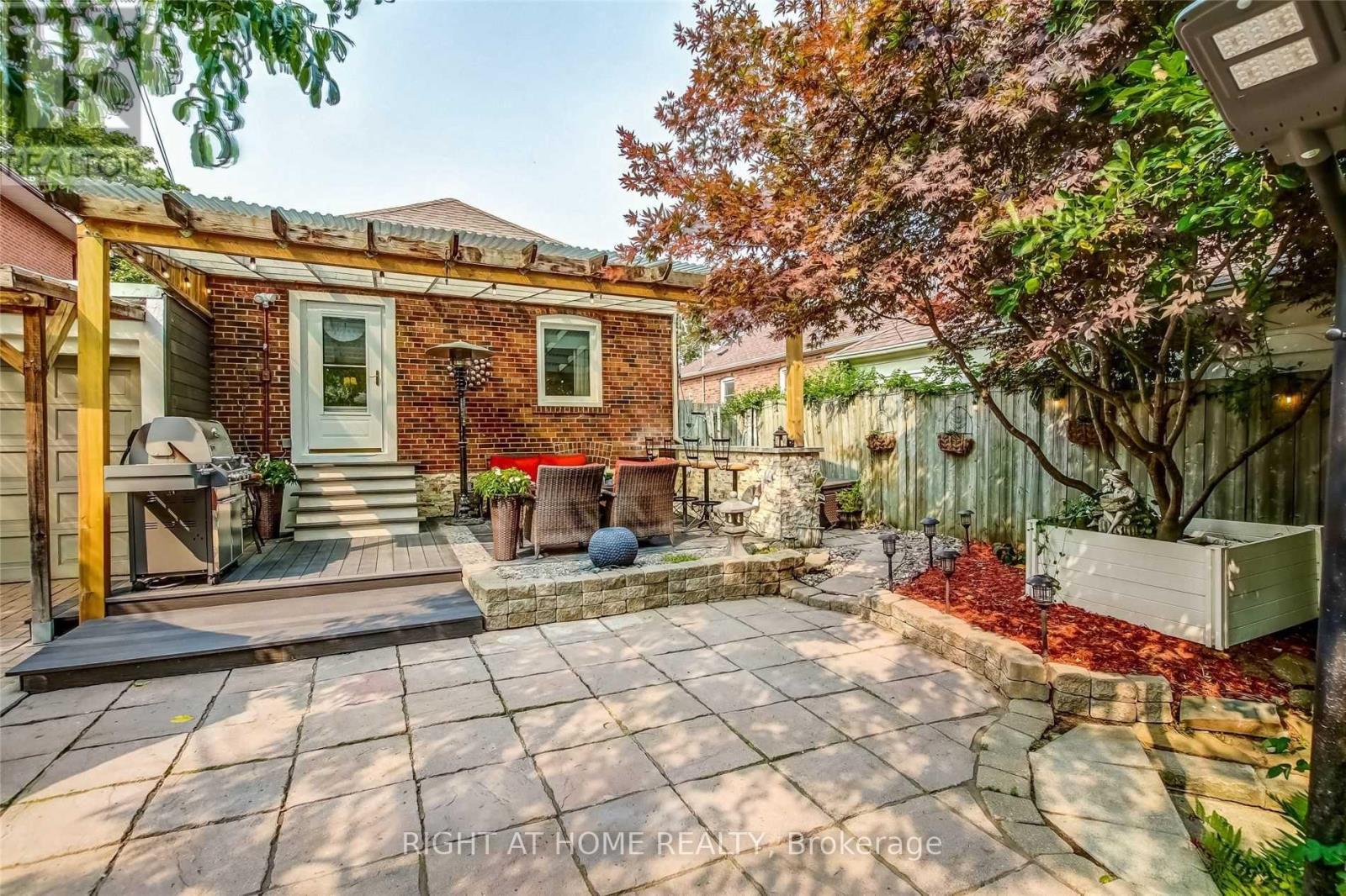 479 Rimilton Avenue, Toronto, Ontario  M8W 2H2 - Photo 16 - W12380498