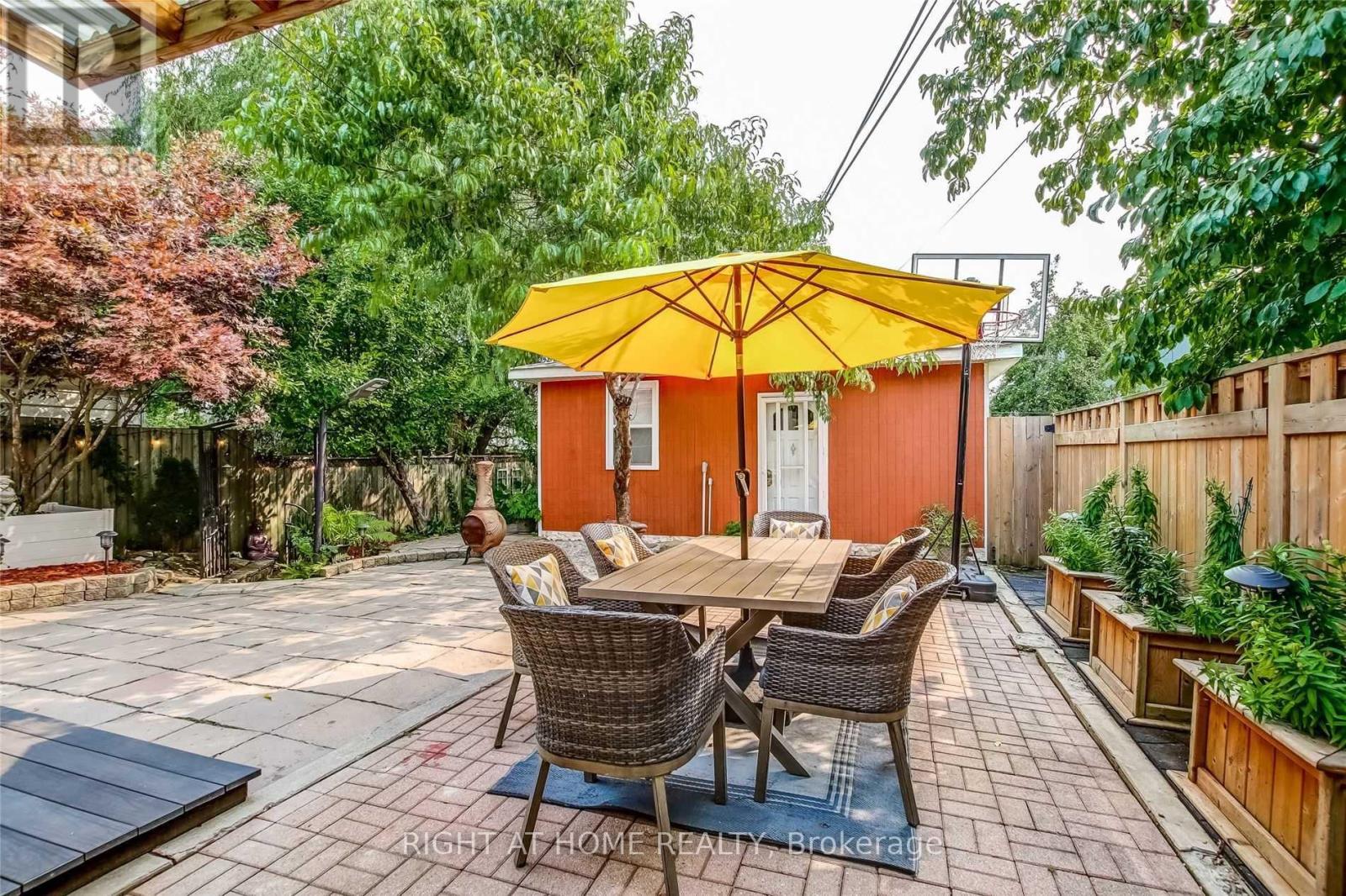 479 Rimilton Avenue, Toronto, Ontario  M8W 2H2 - Photo 17 - W12380498