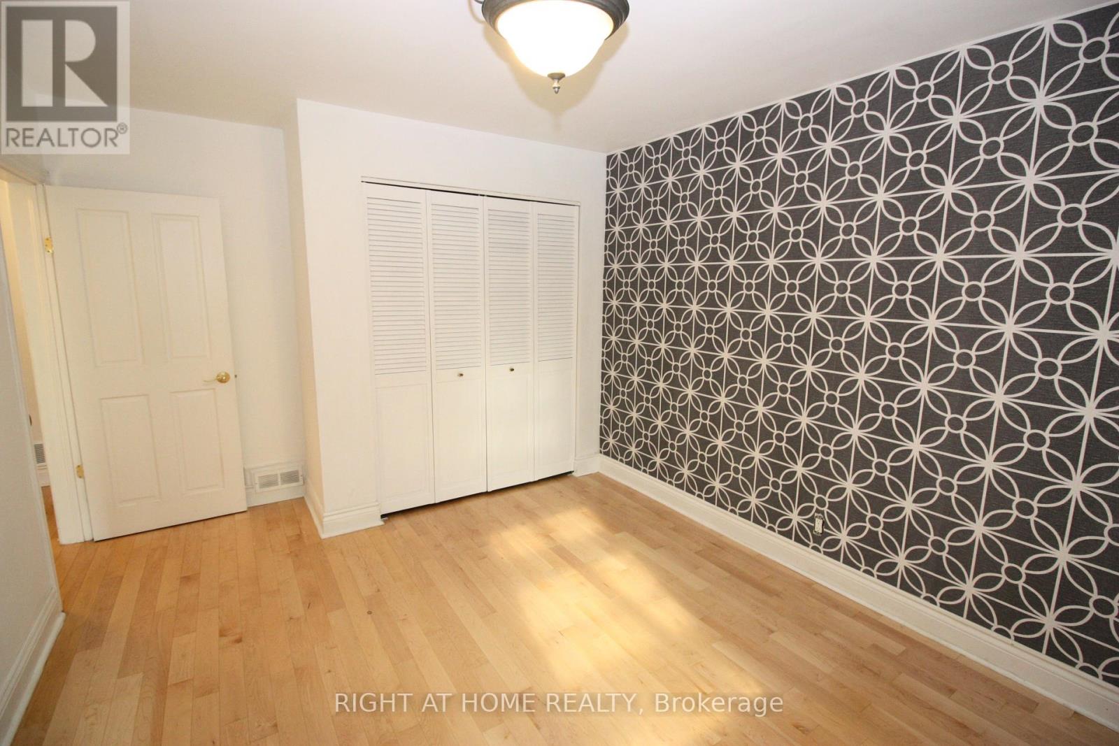 479 Rimilton Avenue, Toronto, Ontario  M8W 2H2 - Photo 6 - W12380498