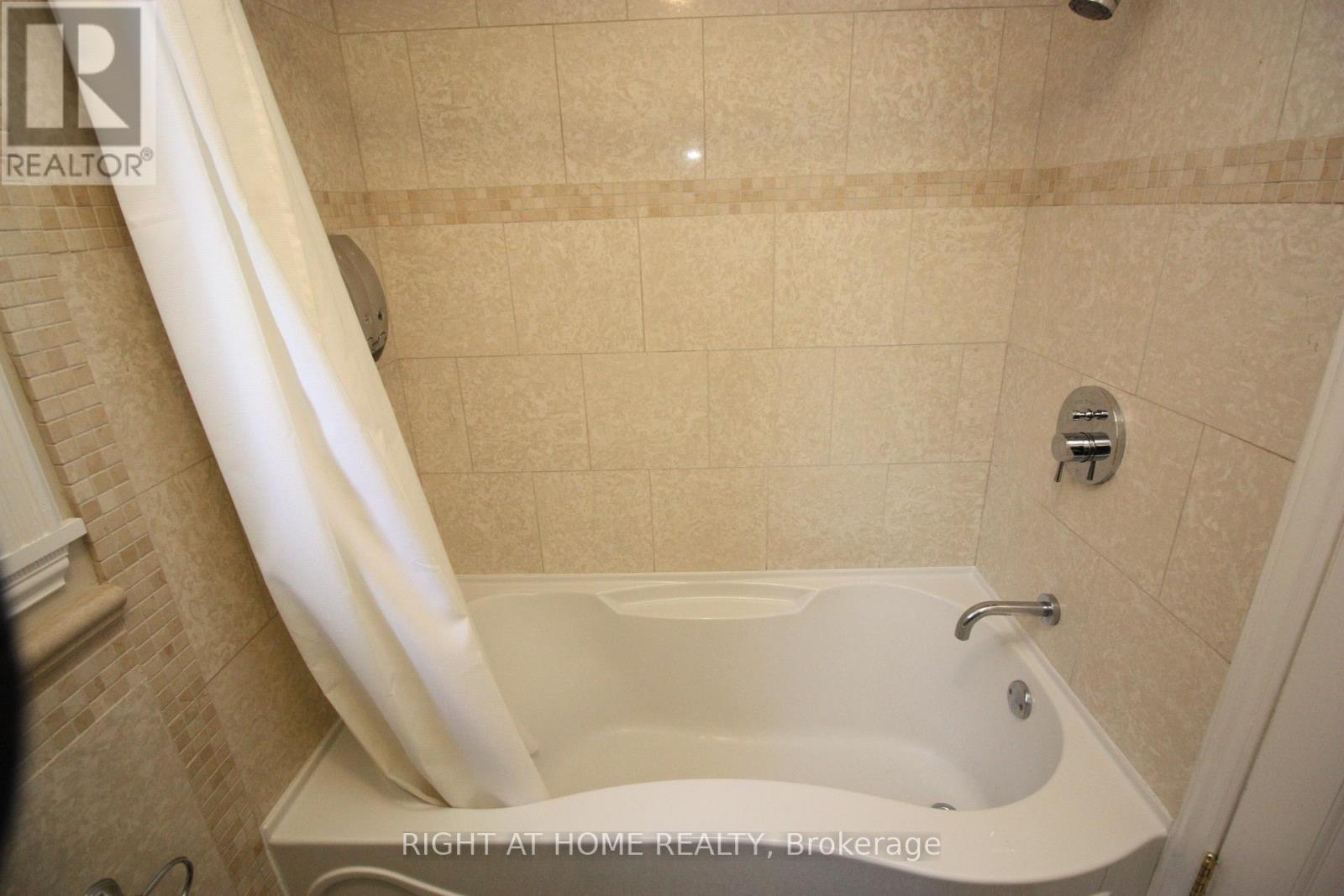 479 Rimilton Avenue, Toronto, Ontario  M8W 2H2 - Photo 9 - W12380498