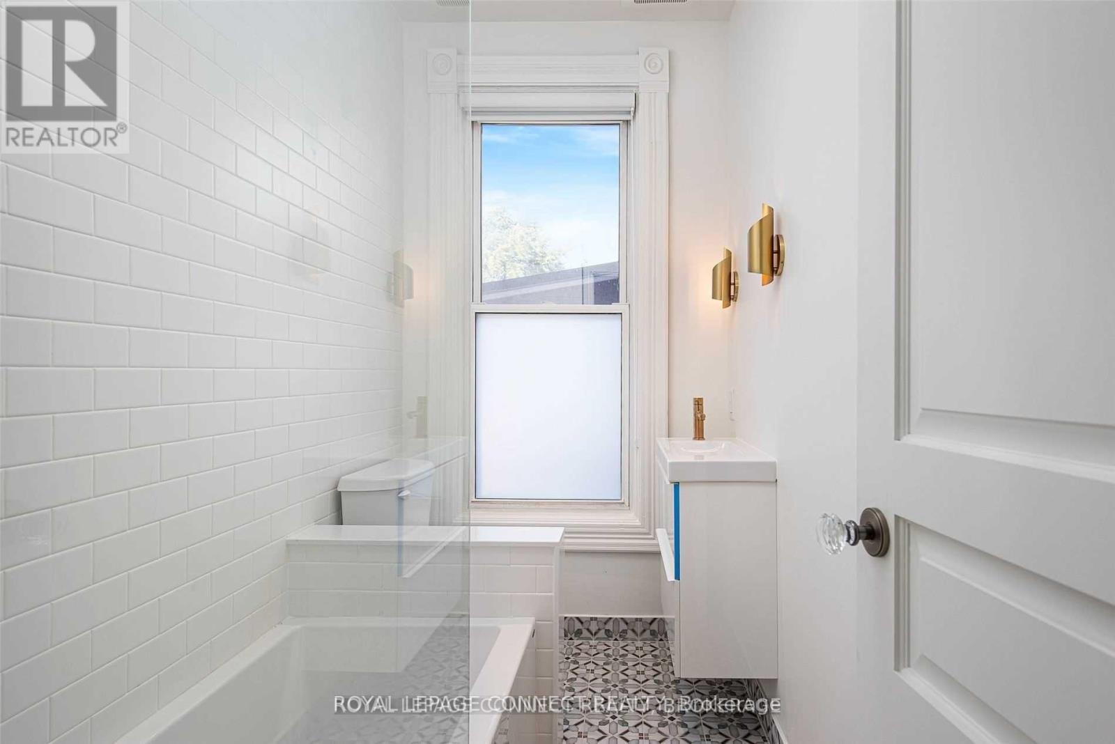 2 - 178 High Park Avenue, Toronto, Ontario  M6P 2S4 - Photo 8 - W12380516