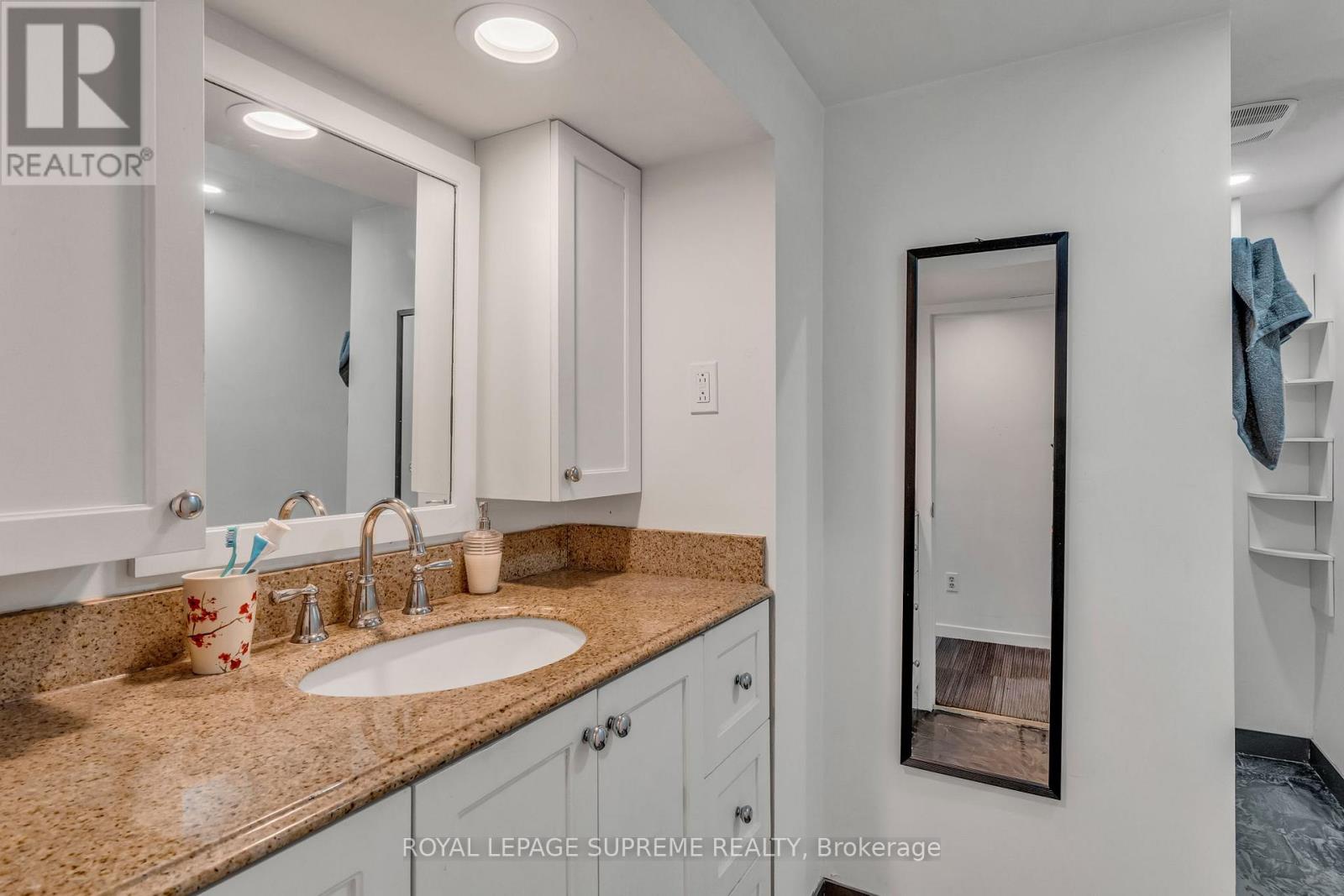3572 Beechollow Crescent, Mississauga, Ontario  L4Y 3T2 - Photo 30 - W12380536