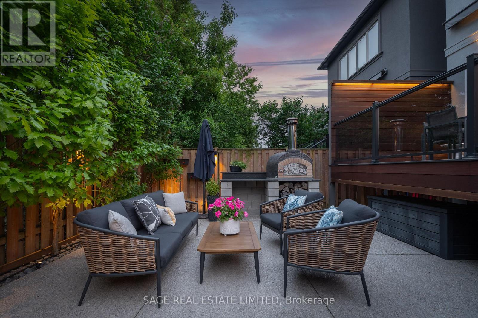 81b Seventeenth Street, Toronto, Ontario  M8V 3K5 - Photo 7 - W12380540