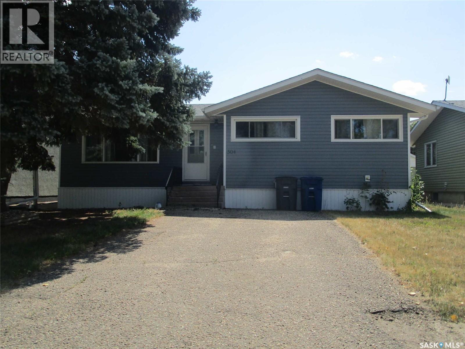 504 4th AVENUE E, Assiniboia, Saskatchewan