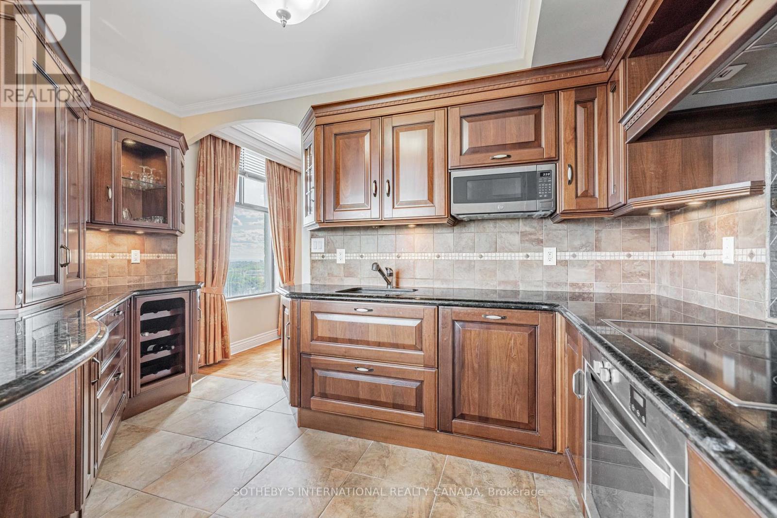13 - 423 Avenue Road, Toronto, Ontario  M4V 2H7 - Photo 16 - C12375560
