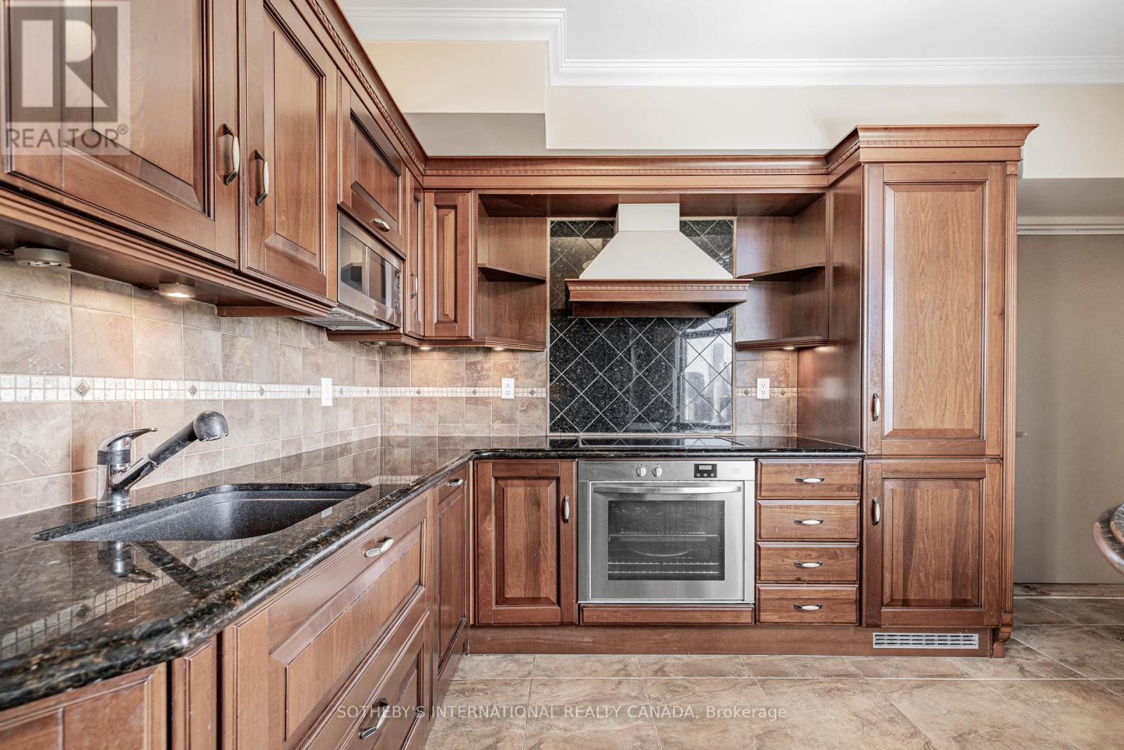 13 - 423 Avenue Road, Toronto, Ontario  M4V 2H7 - Photo 15 - C12375560
