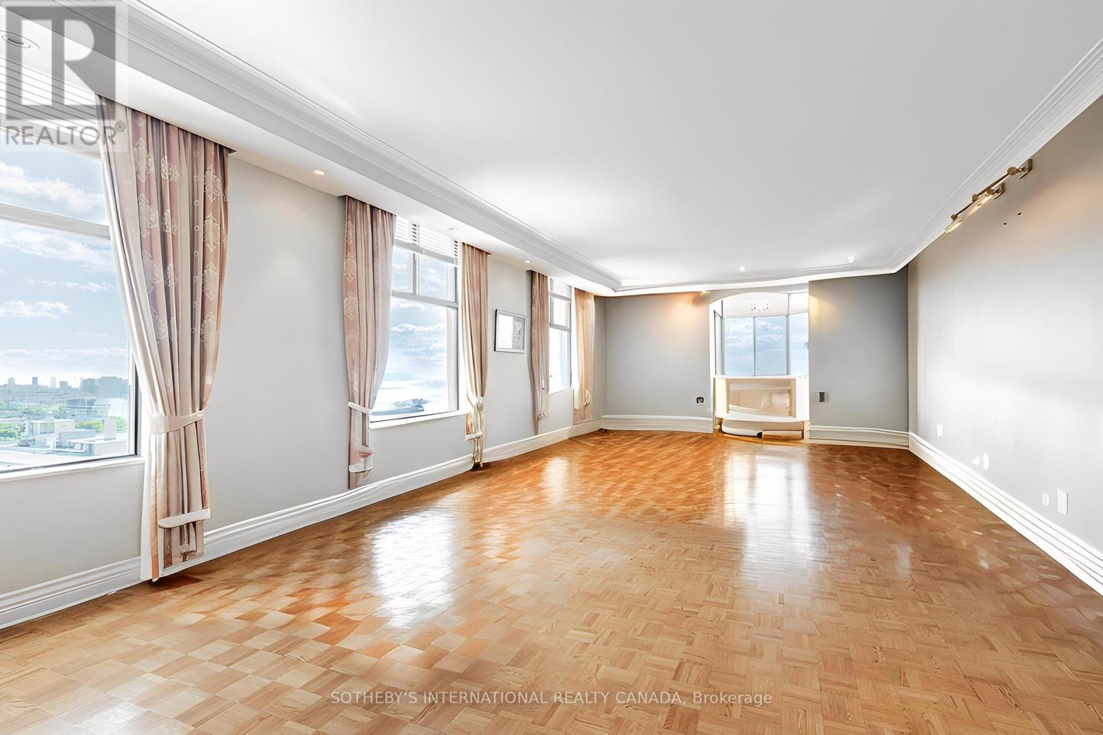 13 - 423 Avenue Road, Toronto, Ontario  M4V 2H7 - Photo 5 - C12375560