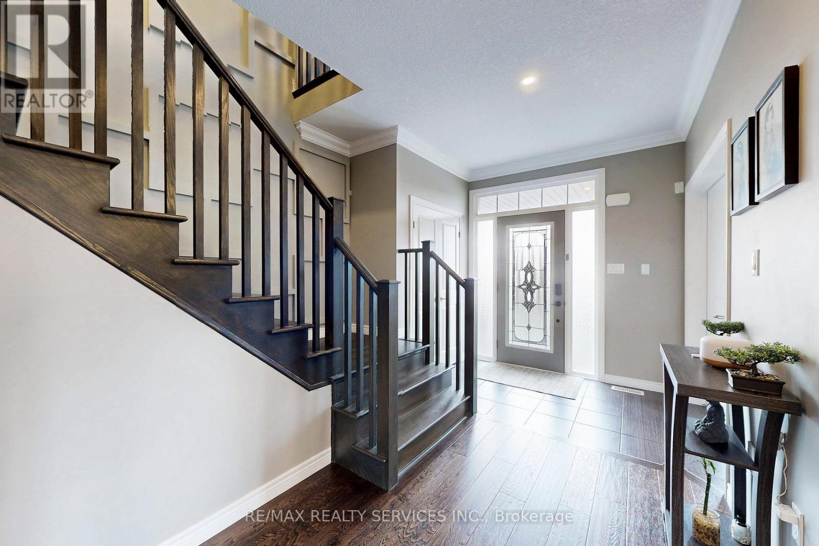 Property at 330 FESTIVAL WAY image 3
